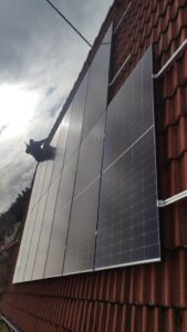 Es gibt verschieden Arten von Photovoltaikanlagen, die wir in Köln installieren.